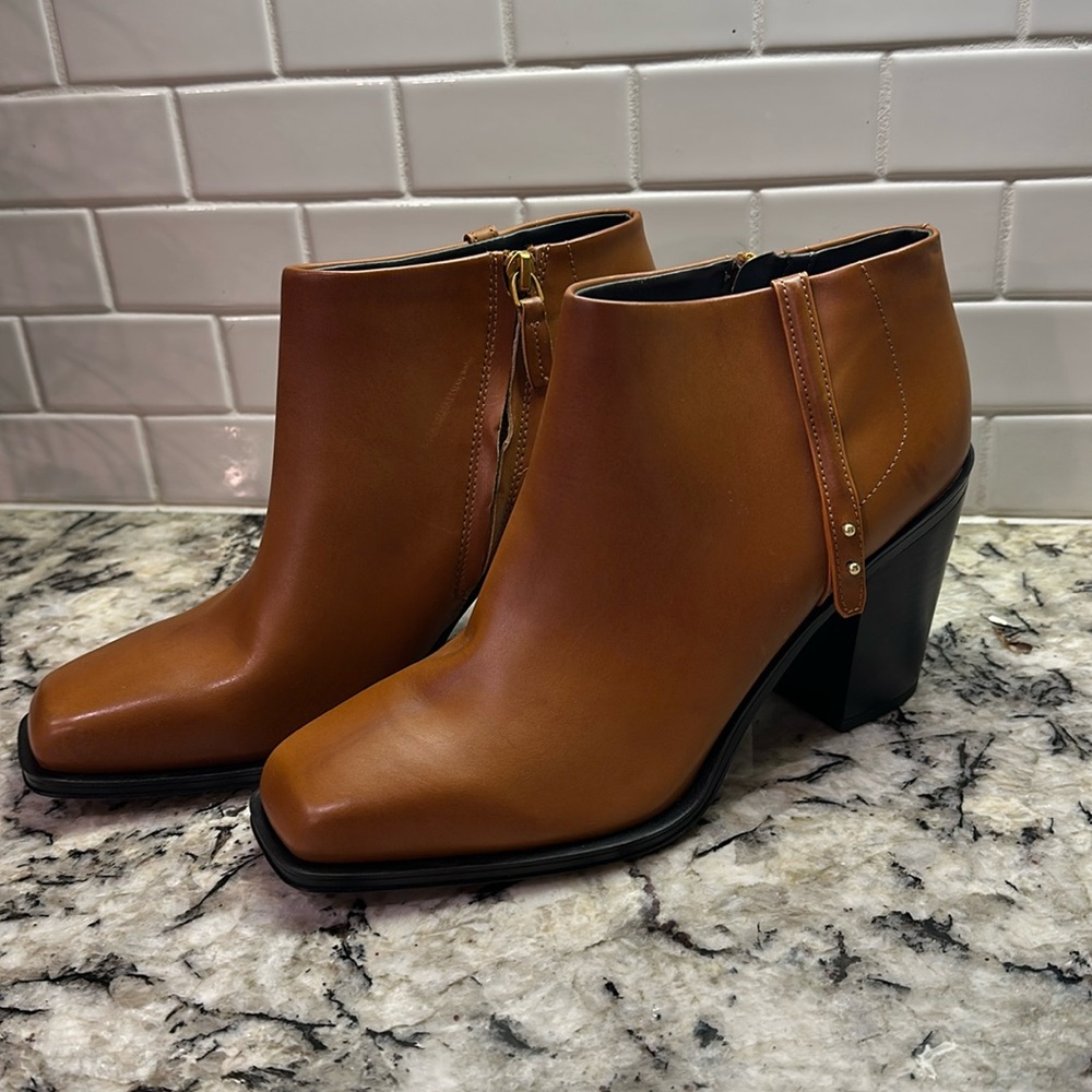 NWOB Franco Sarto Leather cognac heeled booties/ size 9.5 /gold hardware